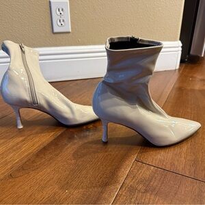 Rag & Bone Cream Heeled Boots with Sleek Silhouette